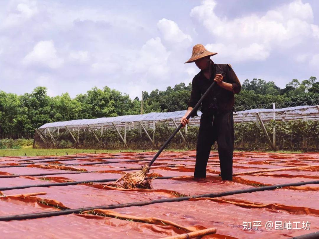 昆岫邀請探訪香雲紗製作工藝的全過程