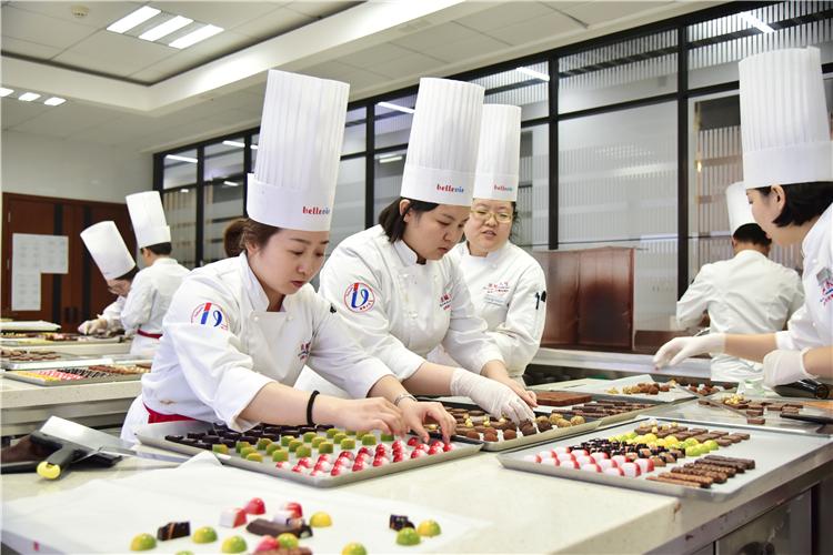 西点培训速成班之做慕斯蛋糕时常见的几个小问题