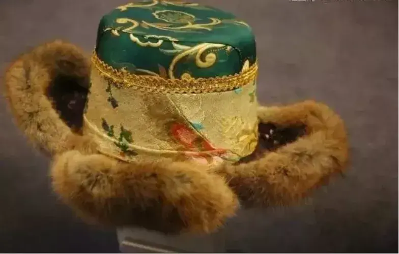 26282128252029282225 次仁金阔,汉语称为金花帽