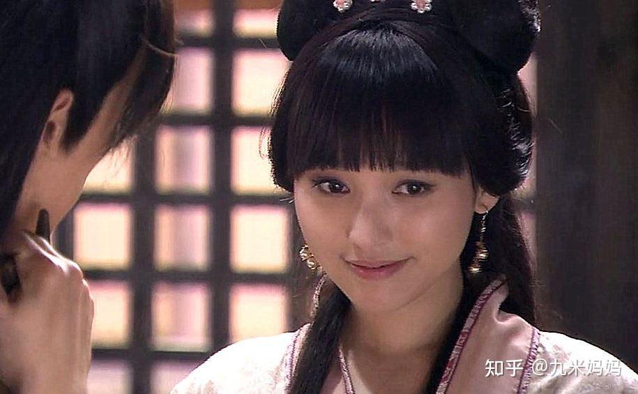 金莎和小19岁男友到底是谁在扮猪吃老虎现在看来还真不一定