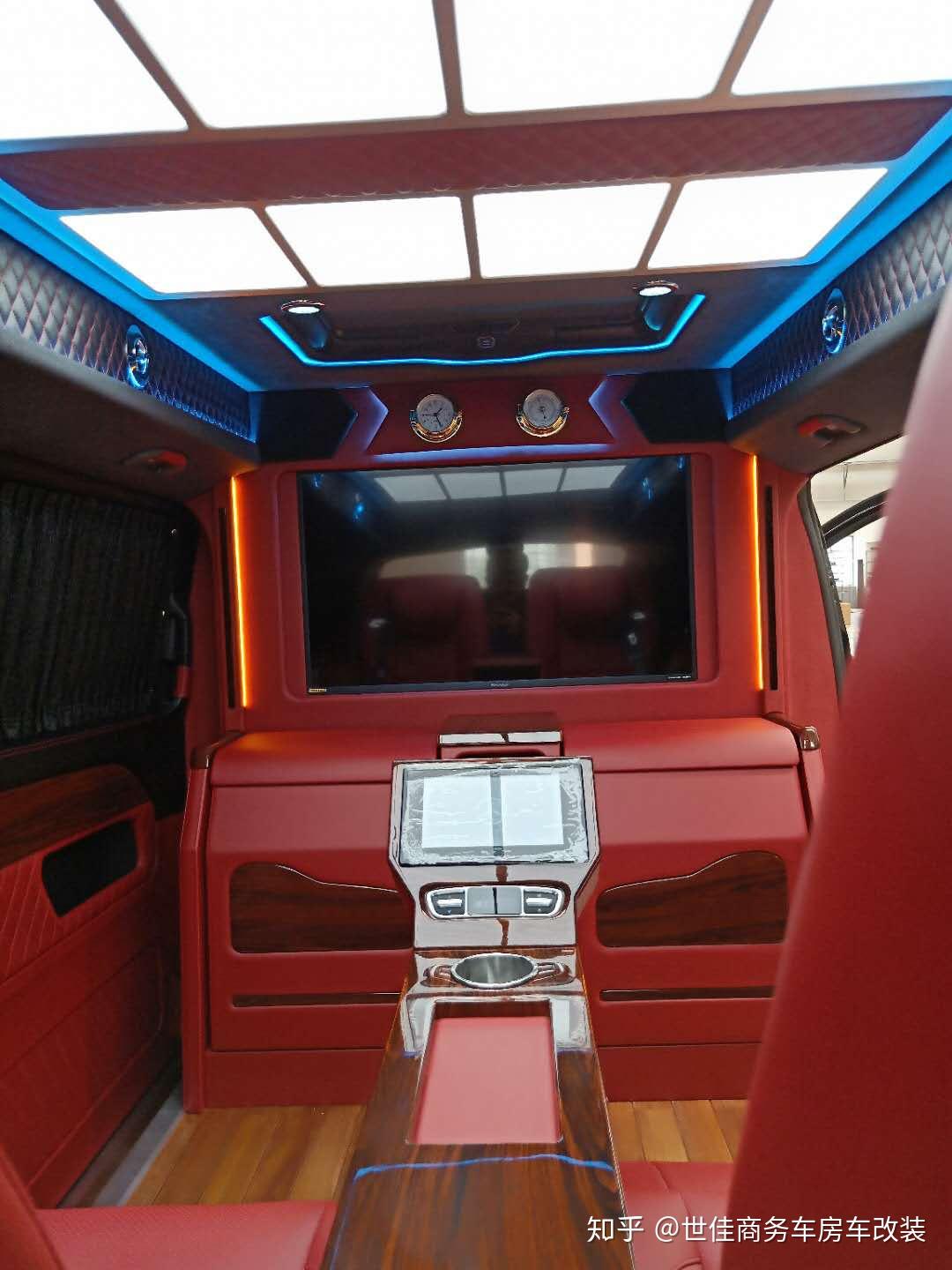 迷你版ktv包厢奔驰v250l钻懿红黑版