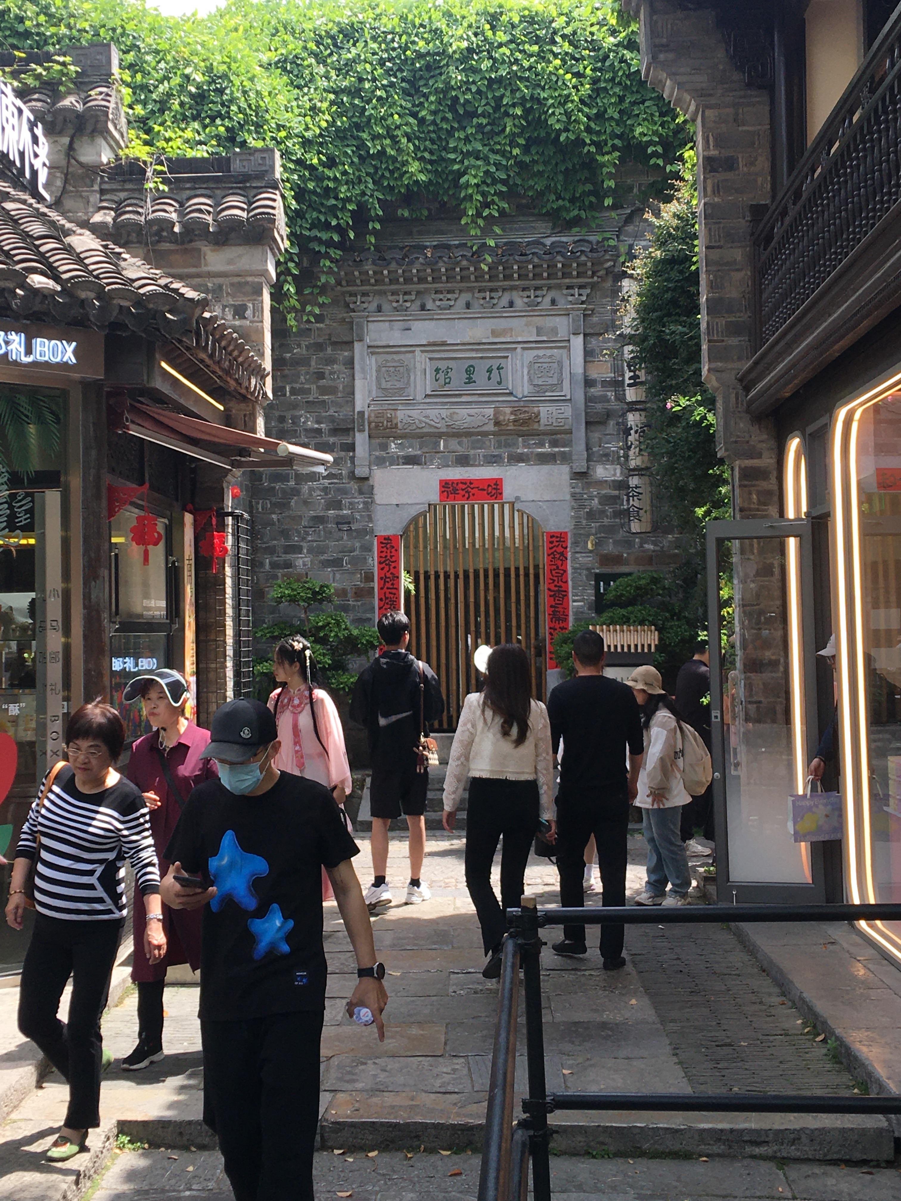 【江苏游记】南京-老门东历史文化街区——牌坊高耸老门东，古色清幽二水中 - 知乎