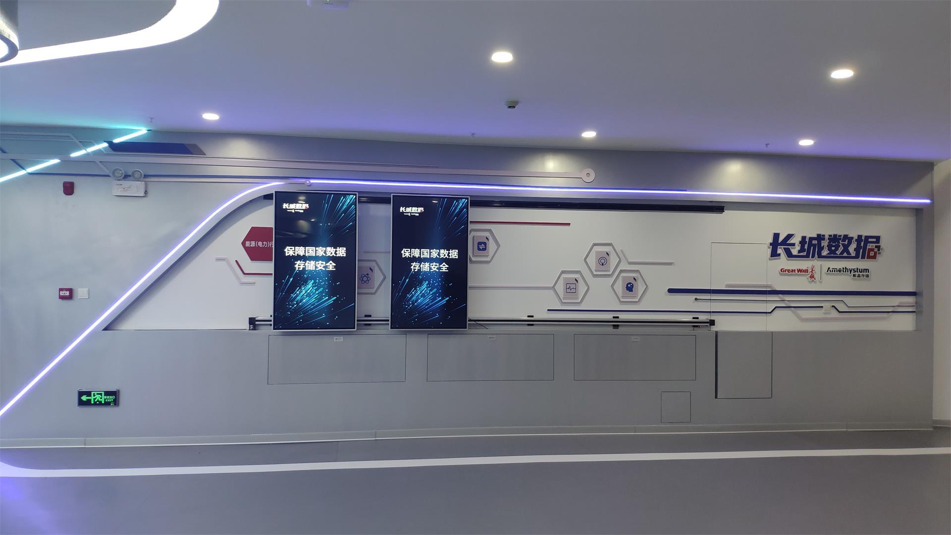 互动滑轨屏作为一种新型的智能多媒体展示技术,有效地在博物馆,纪念馆