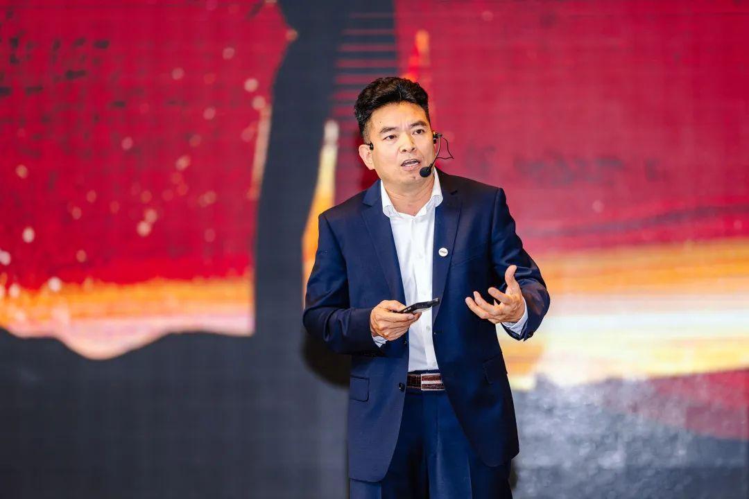 邓伟明指出,中伟要致力于可持续发展,锚定发展目标,谋定发展思路.