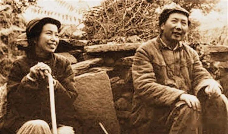 珍贵老照片:毛泽东与江青的珍贵合影 - 知乎