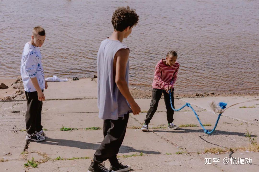 如何对付习惯撒泼耍赖的成年人? - 知乎