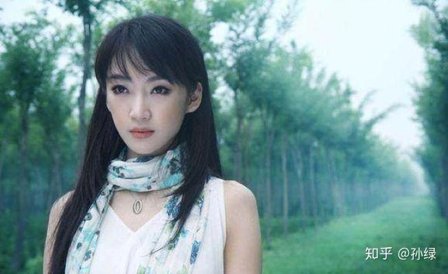 至于其他的爱新觉罗后裔,还有演员:当然她的"紫薇"这个名字比还珠格格