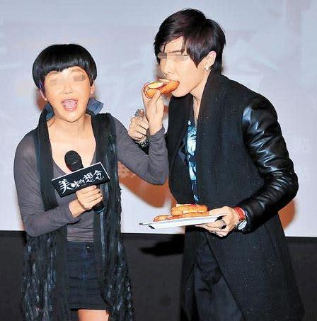 两人互诉心事,贴心接送,感情看起来不错,但现在唐禹哲算是蓝心湄的干