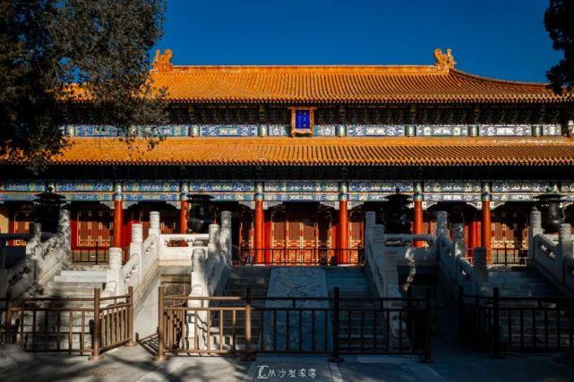 九间,黄琉璃瓦重檐庑殿顶的大殿,建筑等级超过了重檐歇山顶的安佑宫