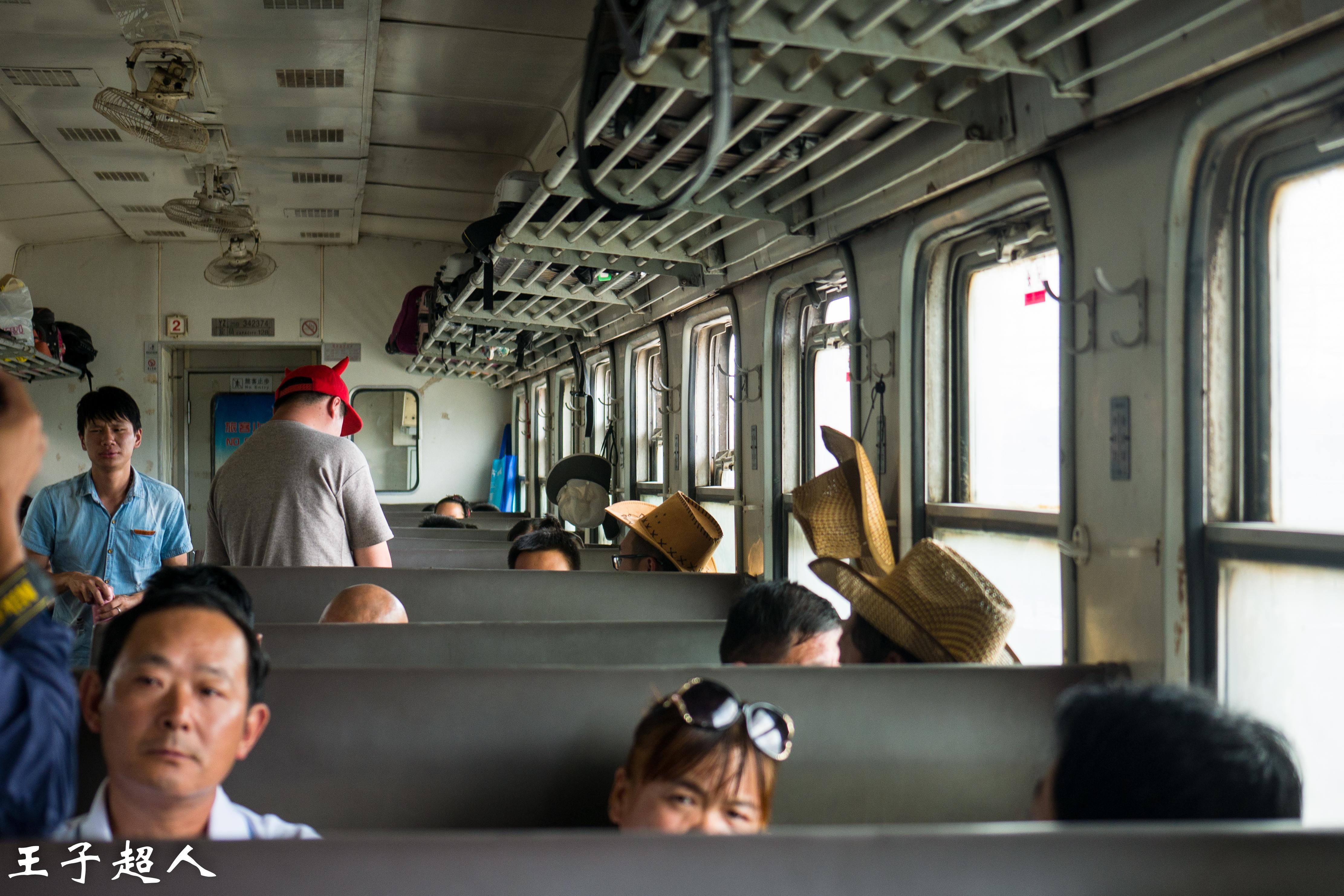 在敦煌嘉峪关的火车上吃了一嘴的灰旅行系列