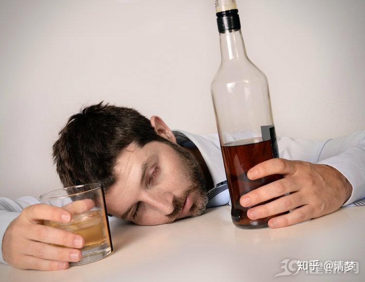再三警告喝酒的人：4种情况可引发猝死，别大意