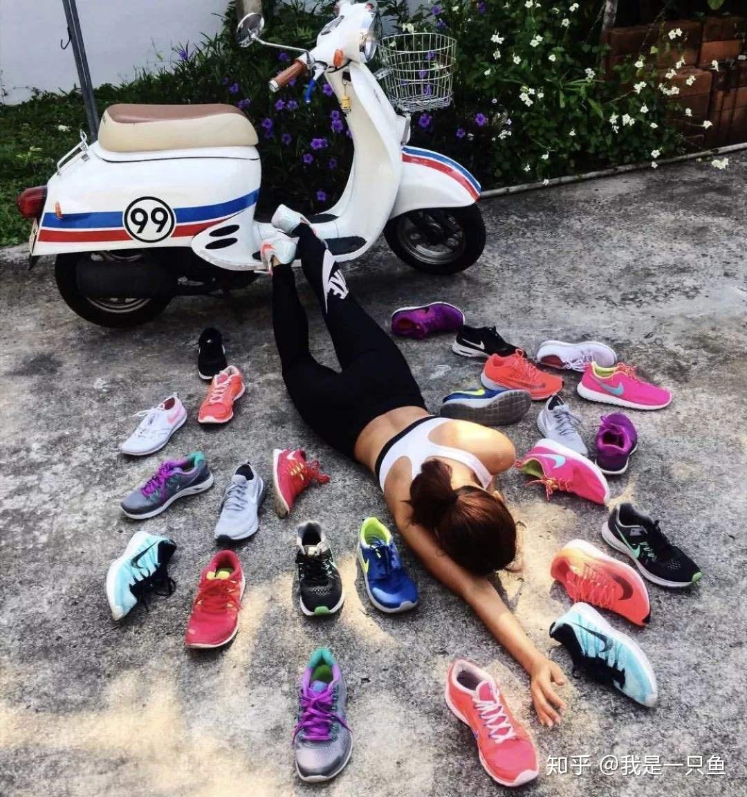 最初是俄罗斯网友纷纷上传自己华丽摔倒的照片,表面上看动作很狼狈,但