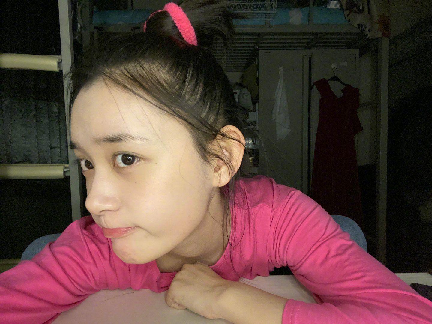 如何评价蒋依依的长相?