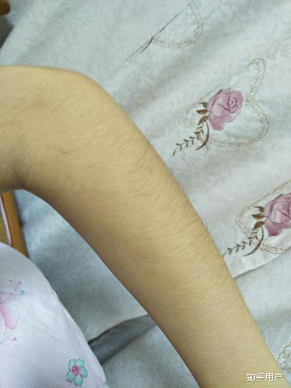 男生看到有腿毛的女生是什么感受?