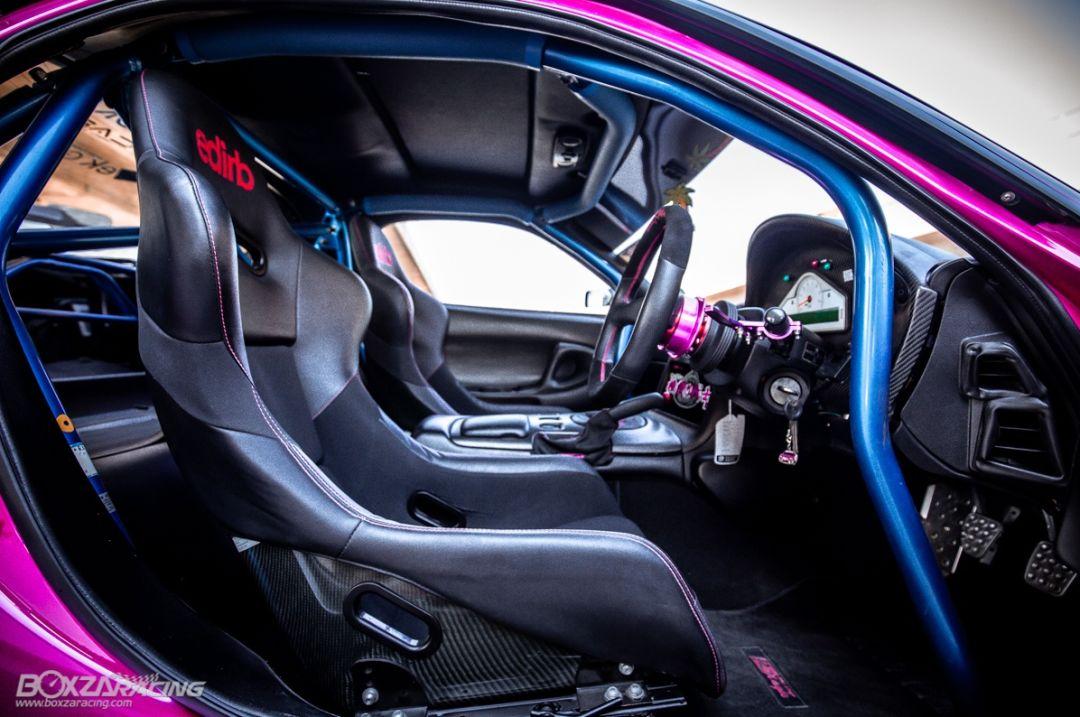 内饰方面都会有点r magic的配件,包括拍档头和软布,手刹等,以及地毯