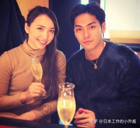 谈到早早结婚,她的妻子坦言"在那个年纪再也碰不到比柳乐更好的人了.