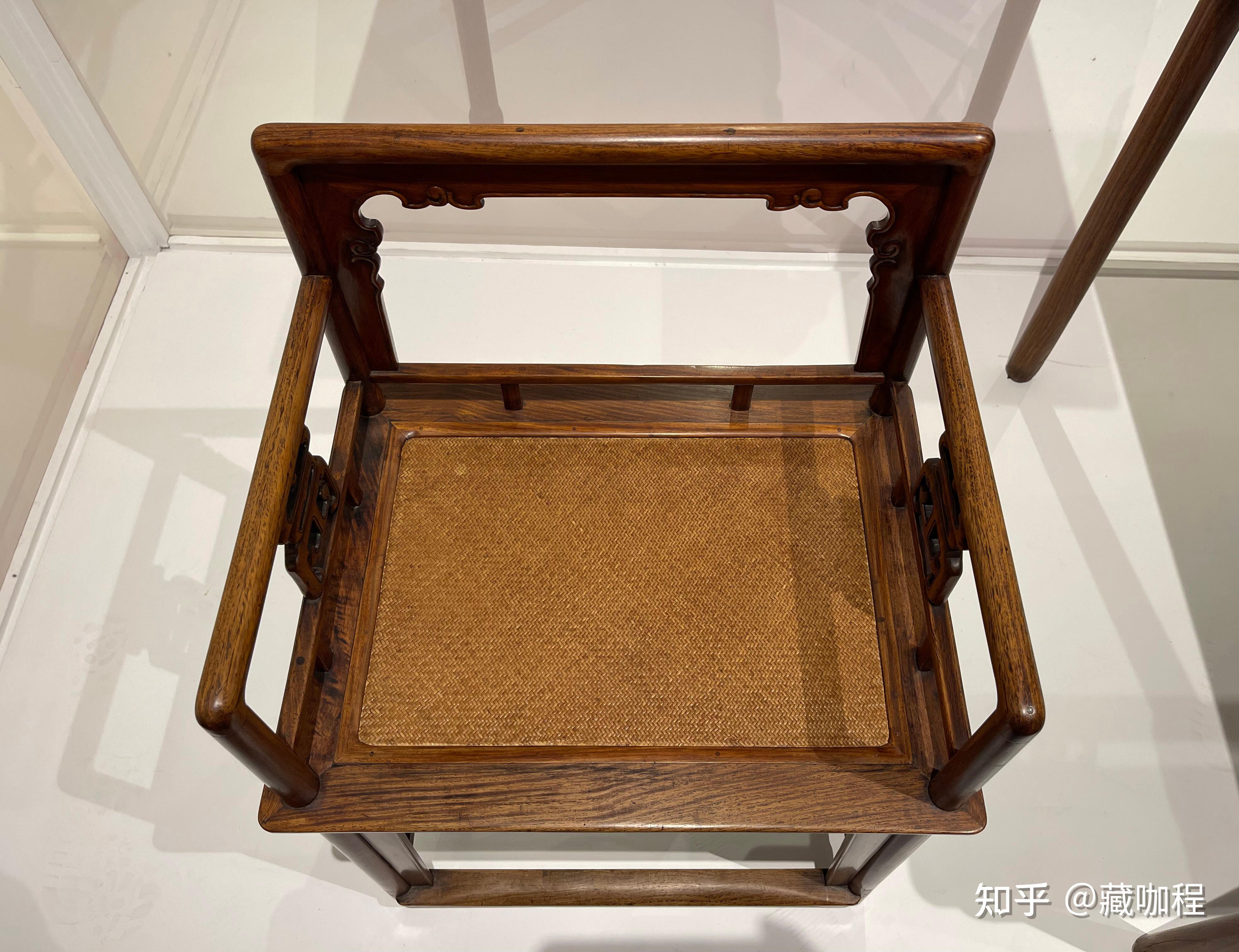 从造型到工艺黄花梨寿字纹玫瑰椅主次分明