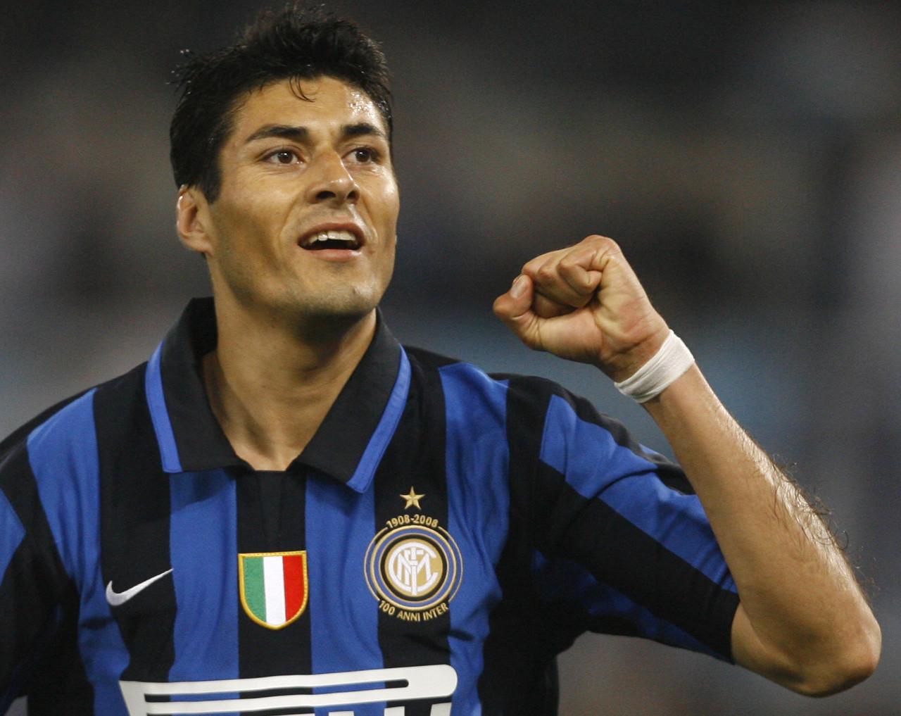 克鲁兹在国米时锋线竞争太激烈最喜欢那件大十字百年纪念球衣