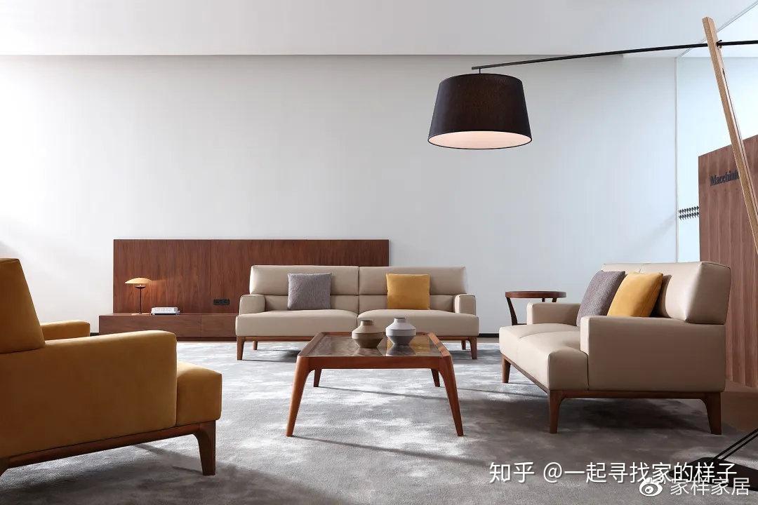 感受宽厚与多巴胺结合,真的能簇拥心情,米色沙发就像玛奇朵里的丰盈