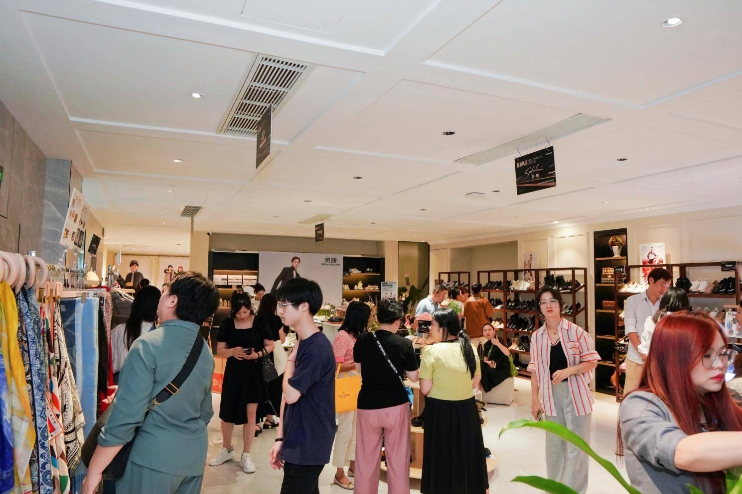 好衣库秋冬新品大秀引领私域秋冬潮流风向标