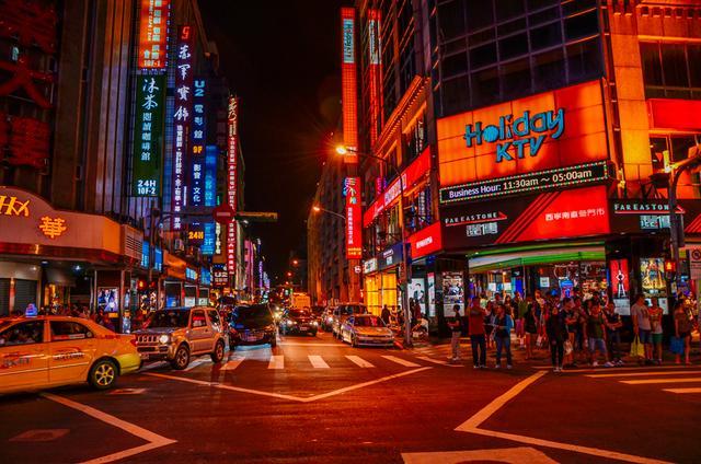 台湾西门町真的是太热闹了不是繁华商厦却充满人情味