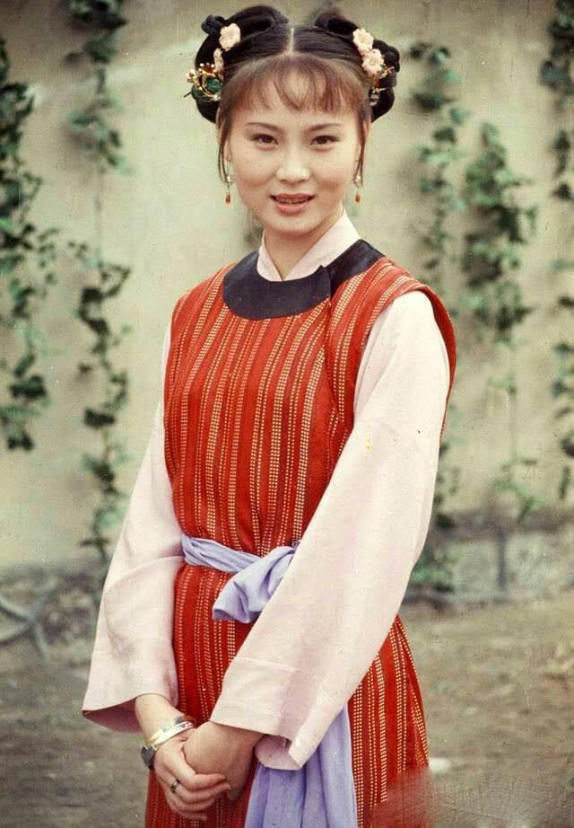 别称:林红玉,因为名字中的"玉"字犯了黛玉,宝玉的名讳而改名为小红