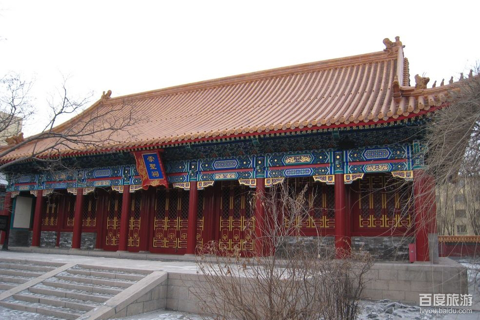 歇山顶,即歇山式屋顶,宋朝称九脊殿,曹殿或厦两头造,清朝改今称,又名