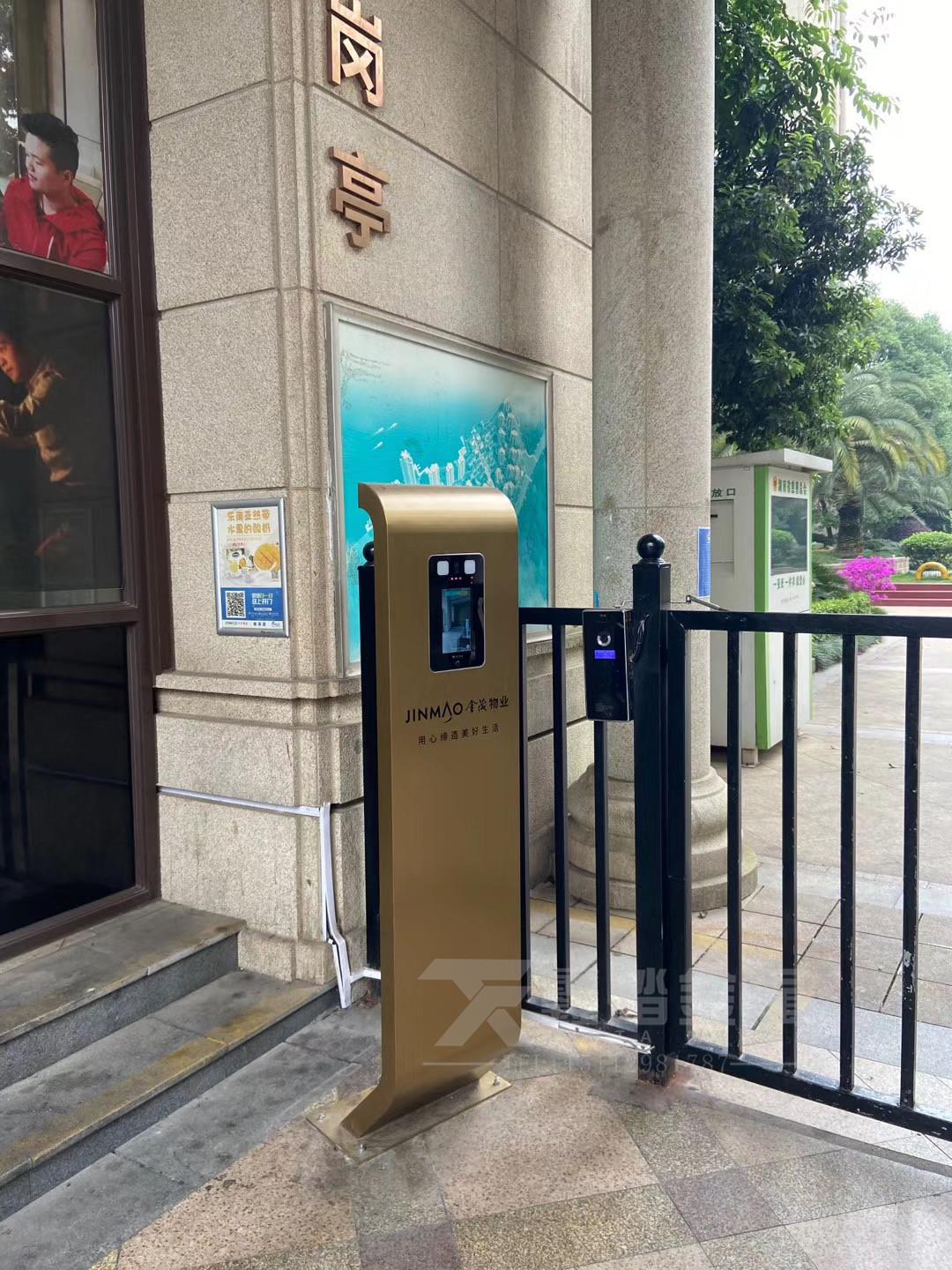 钛金不锈钢门口机立柱楼宇人脸识别立柱整个楼盘巨大看点