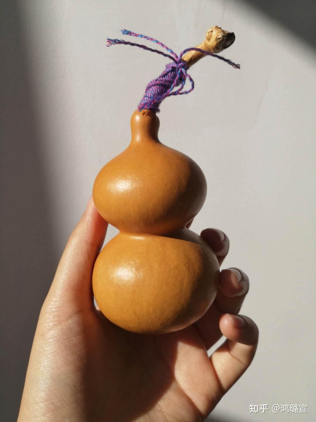 其实文玩葫芦的优势也是十分明显的,首先就是价格方面的优势,性价比