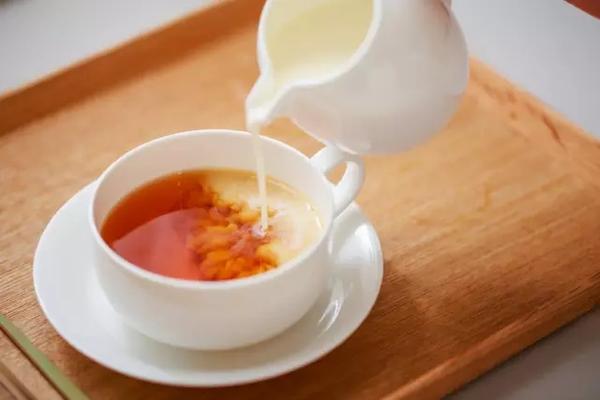 红茶之翼(湿气重的人喝红茶还是绿茶)
