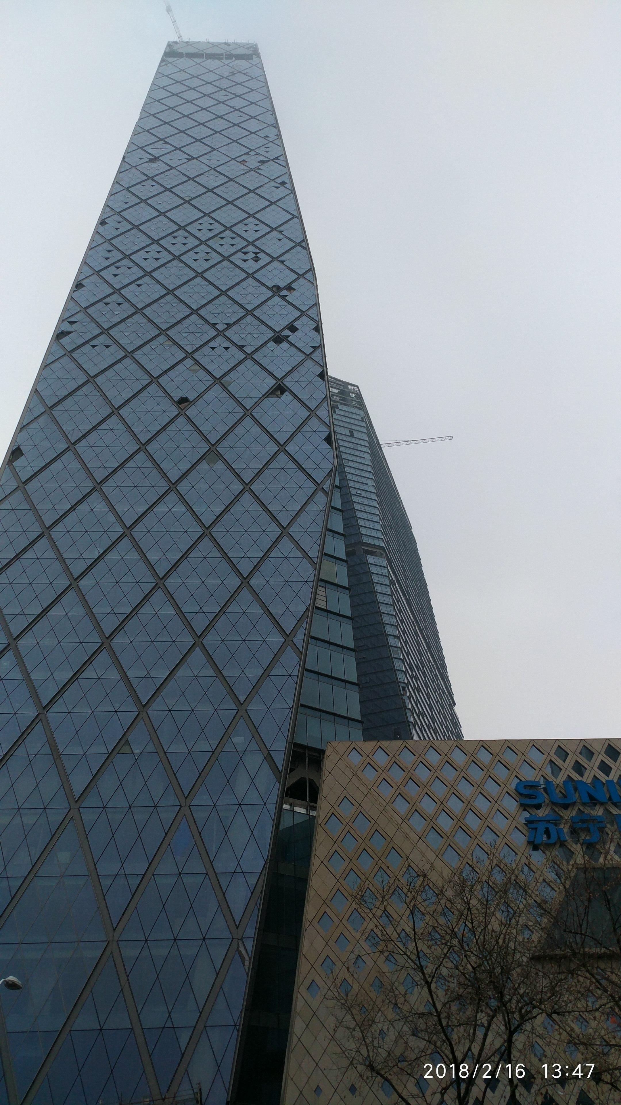 我们住在苏宁广场附近,也算是城市的中心地带,交通非常方便.