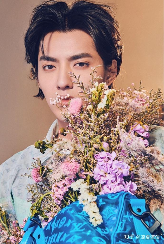 吴亦凡ampkōki爱与诚嘉人封面