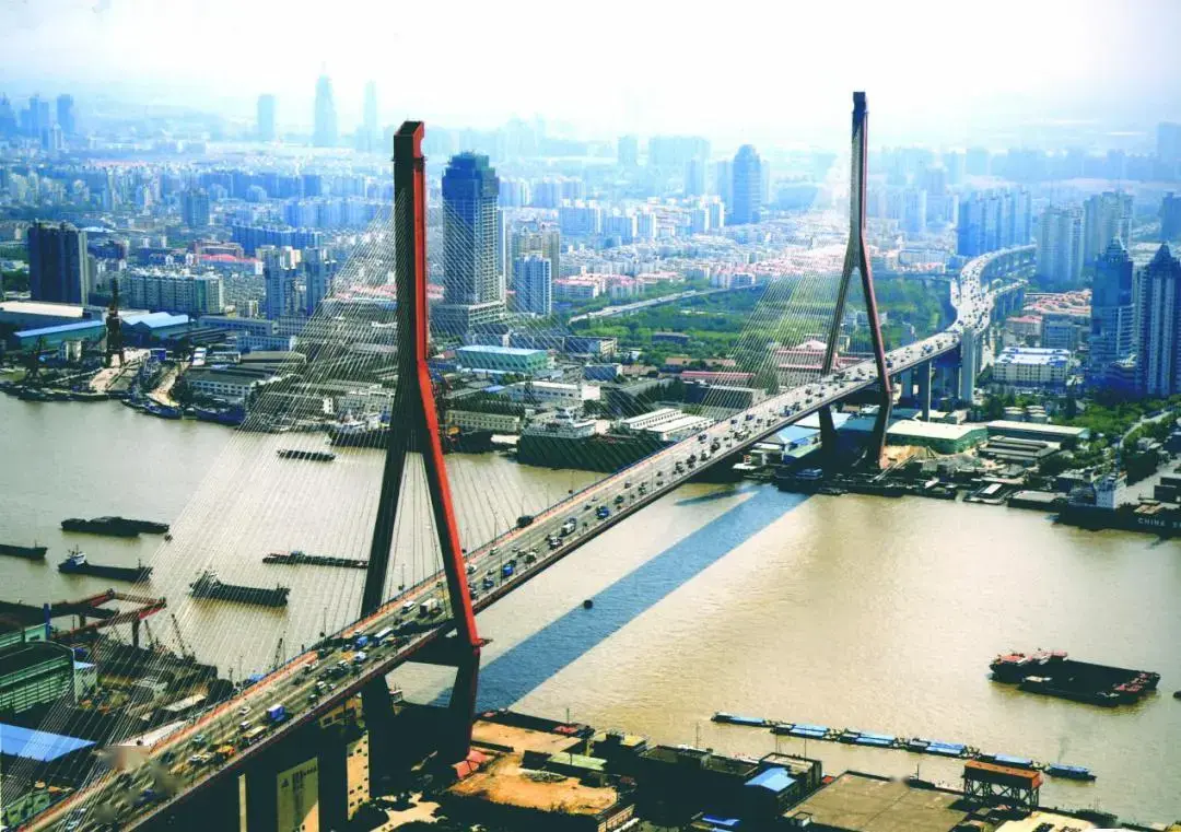 黄浦江上的大桥