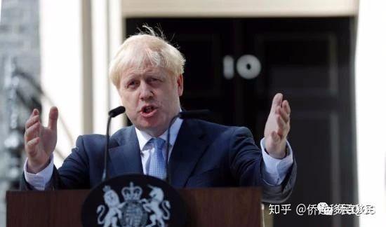 英國首相老鮑上任第一天他剪了個頭發