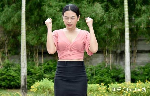 得了甲状腺结节怎么办?医生:少碰这4物,多喝4种水,有利于散结