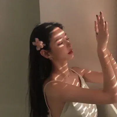 2024温柔到极致的女生头像(共16张)