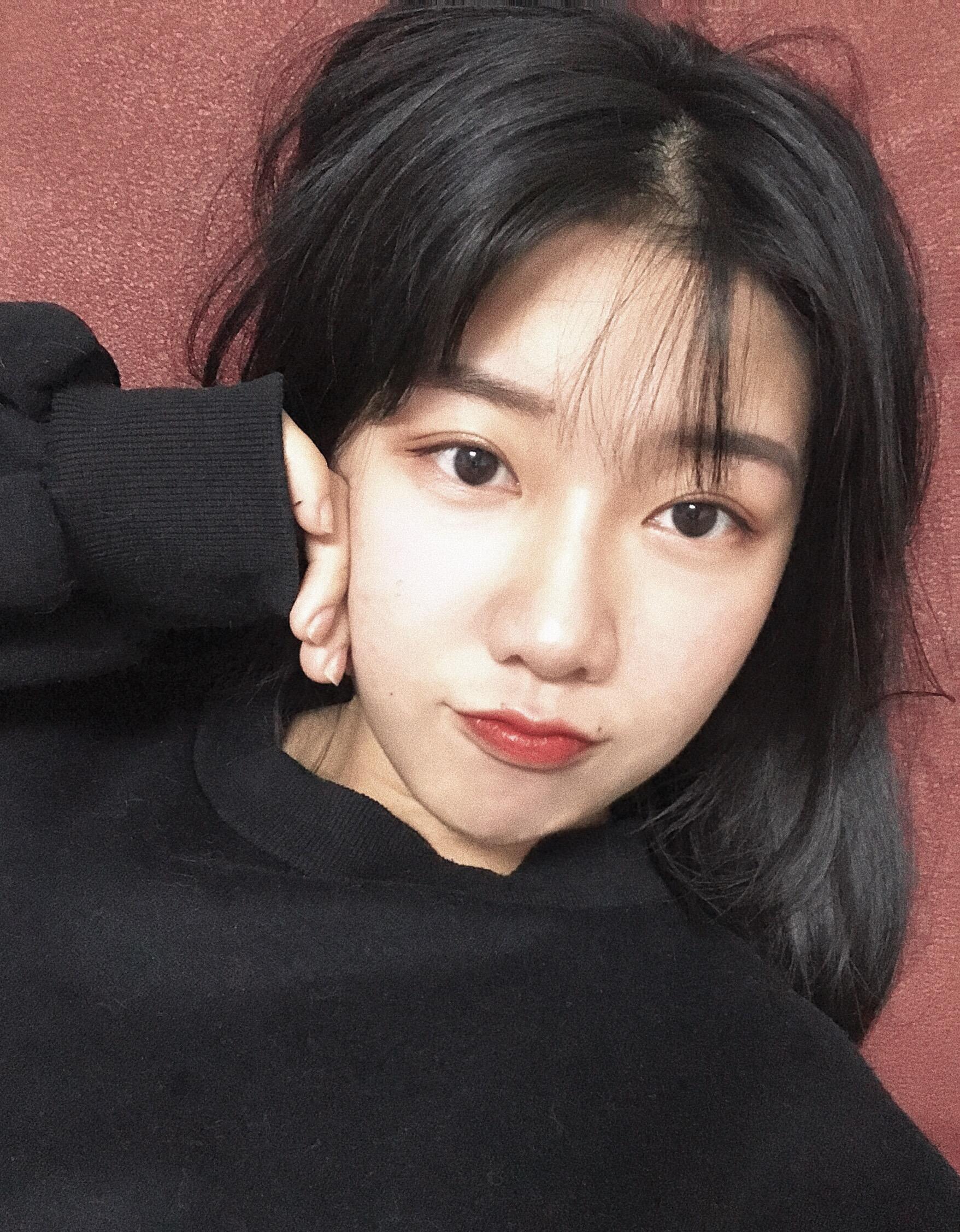 如果一个女孩子五官端正,然而嘴巴上有一颗黑痣,会减分吗? - 知乎