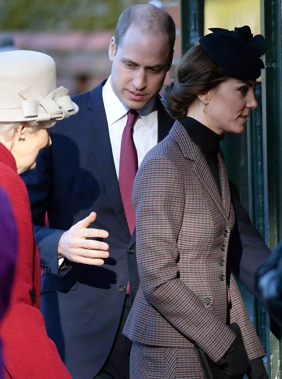 英国的威廉王子就做得很好.