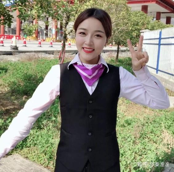 最美高速收费站员莉琴:百万大v仍坚守岗位,粉丝驱车千里只为见她一面