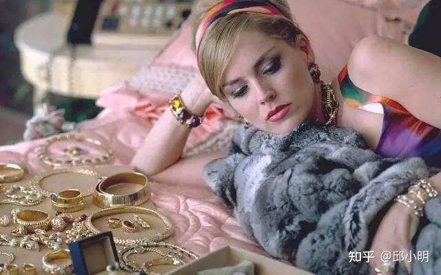 当美国赌王的争议传奇,被拍成了8.3分的黑帮大片