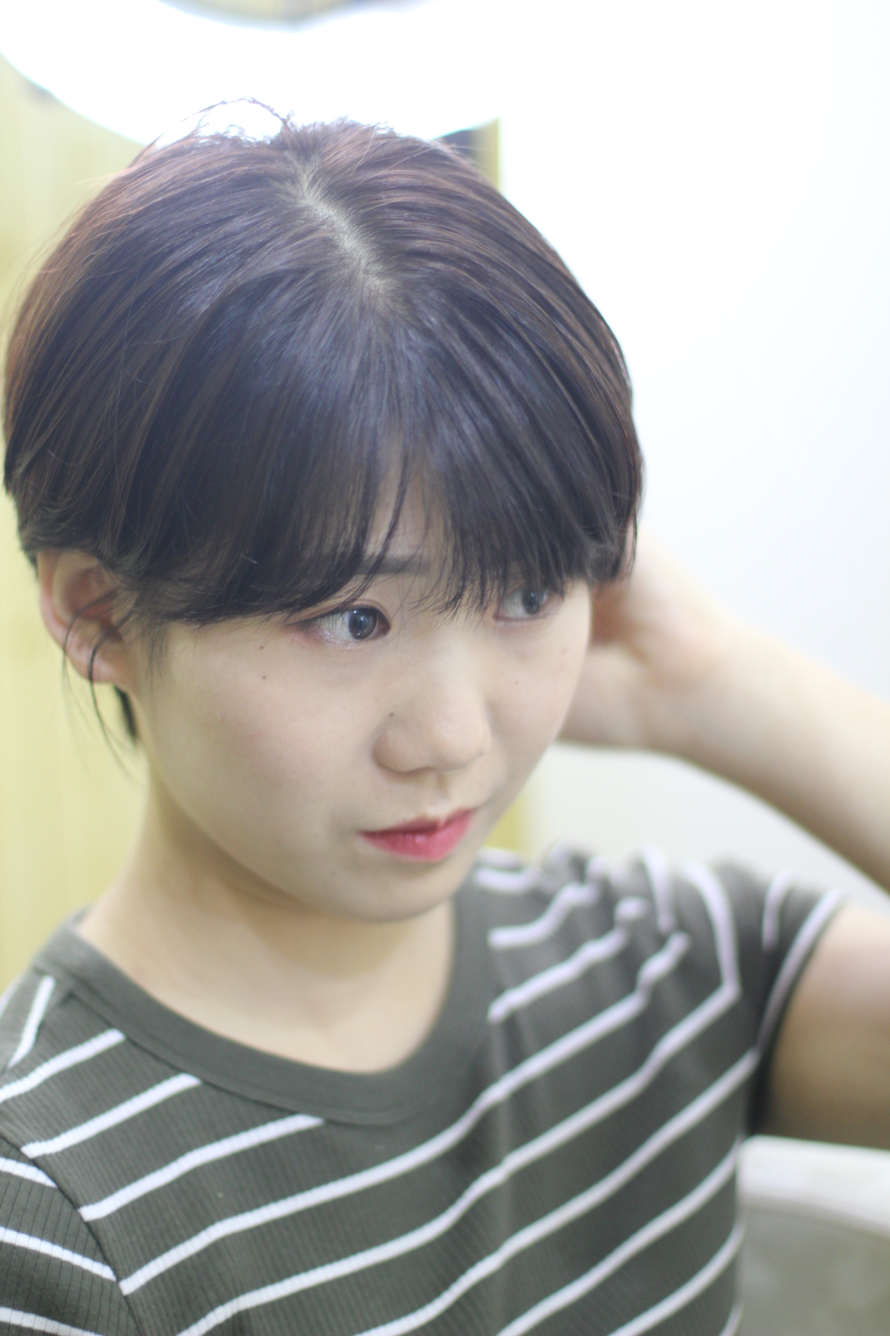 属于额头特别大的那种,刘海应该是少不了,脸其