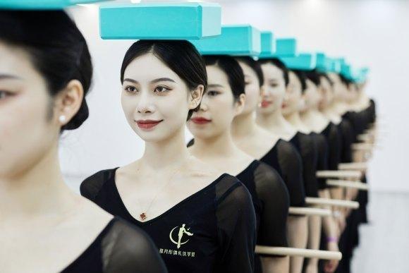 福州形体礼仪培训遇见更好的自己