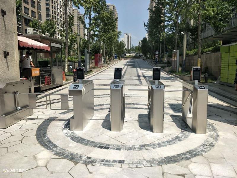 人脸识别闸机在智慧社区出入口同学方面的应用分析