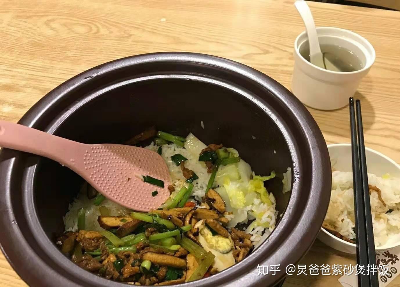 炅爸爸紫砂煲拌饭图片