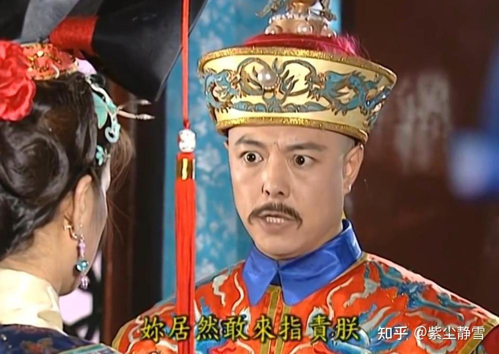 紫薇和金锁一顿,这次小燕子没出手,紫薇的护花使者尔康带着蛙哥,尔泰
