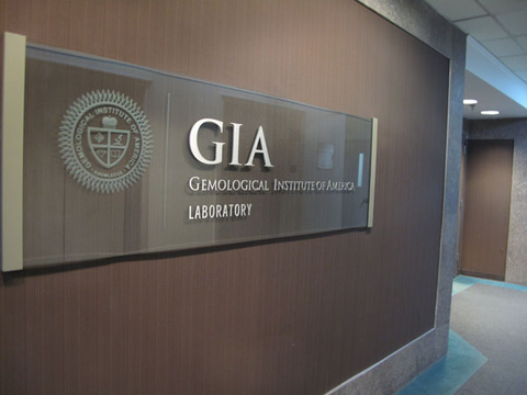 时候都会发现各个品牌之间钻戒有着各种各种的证书,国际宝石学院(igi)