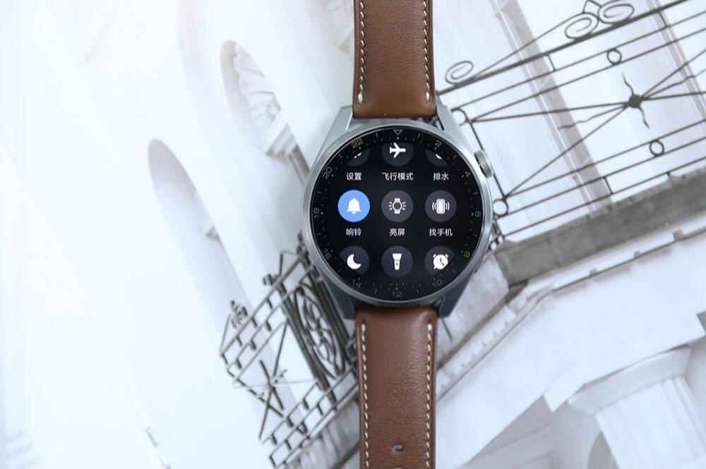 腕转运动时尚界华为watch3pro手表为魅力赋能