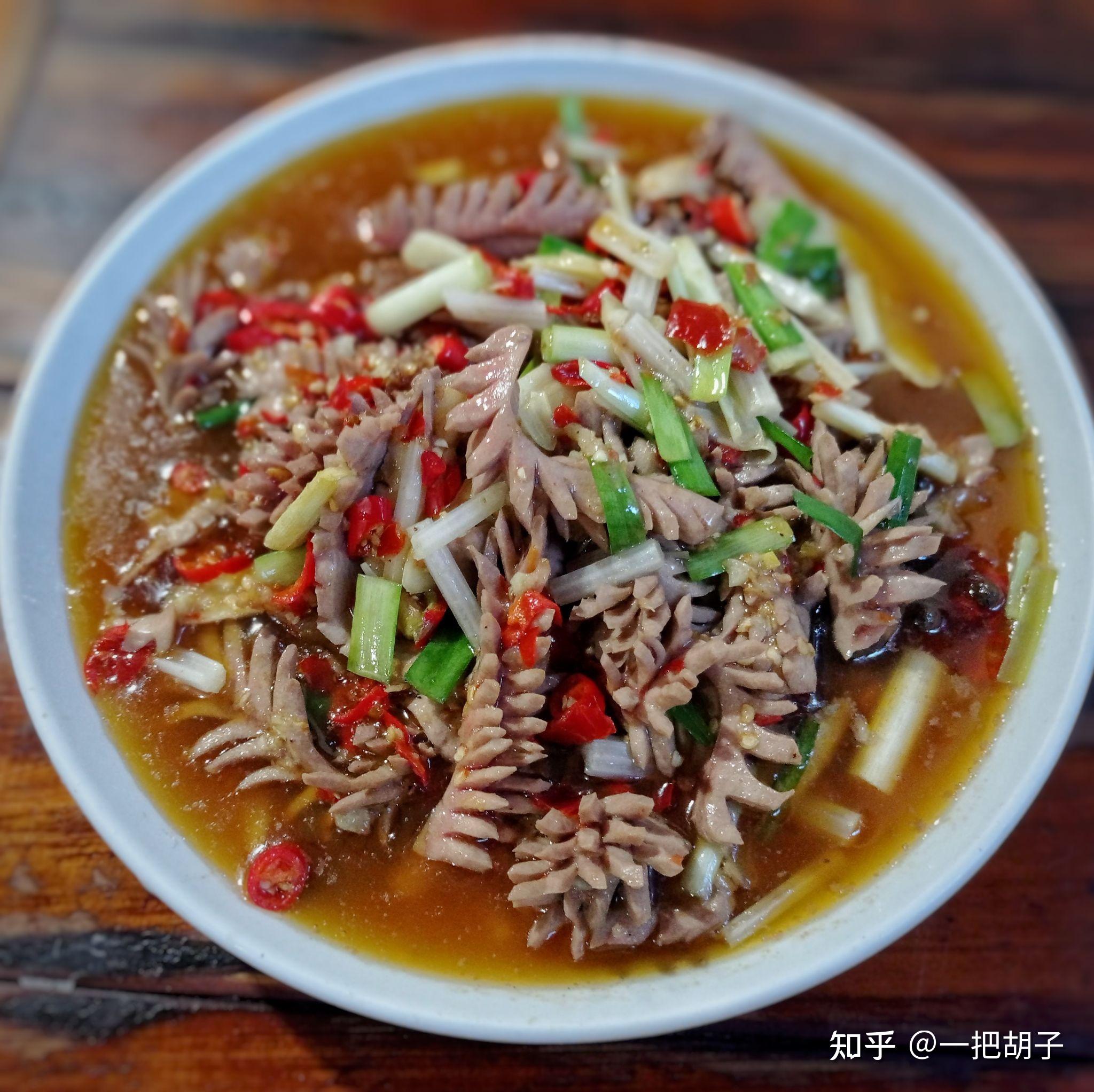 【胡乱走走】在自贡探索盐帮菜(辣得跳的自贡美食)