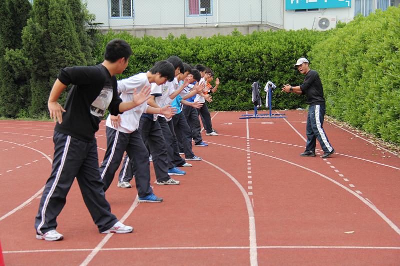 一盆冷水,体育生面临的就业无奈