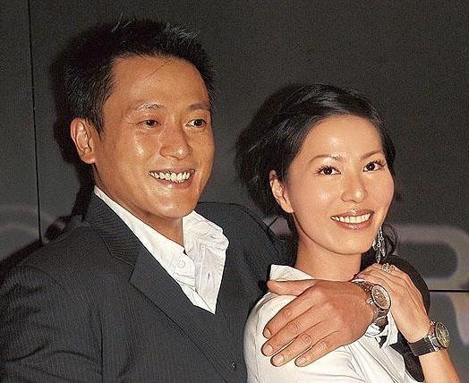 好友欧阳震华更是送上祝福,叮嘱魏骏杰要好好对待滕丽名.